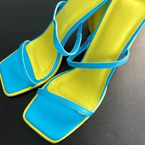 // BRAND NEW // heeled sandals in blue and yellow